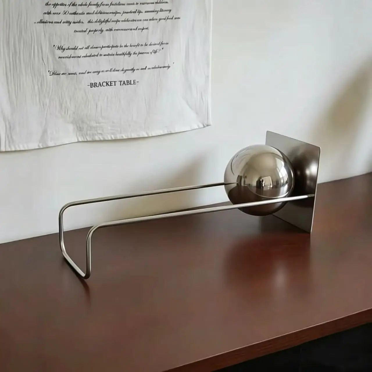 Librero de Escritorio Esférico de Metal