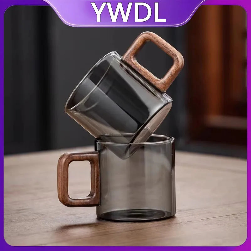 Taza de Té de Vidrio con Asa de Nogal, 120 ml